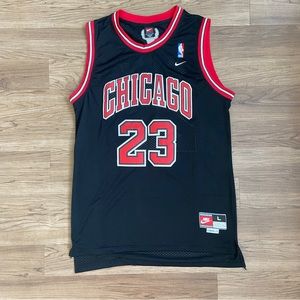 Nike Michael Jordan Chicago Bulls Basketball Jersey SZ L Black and Red